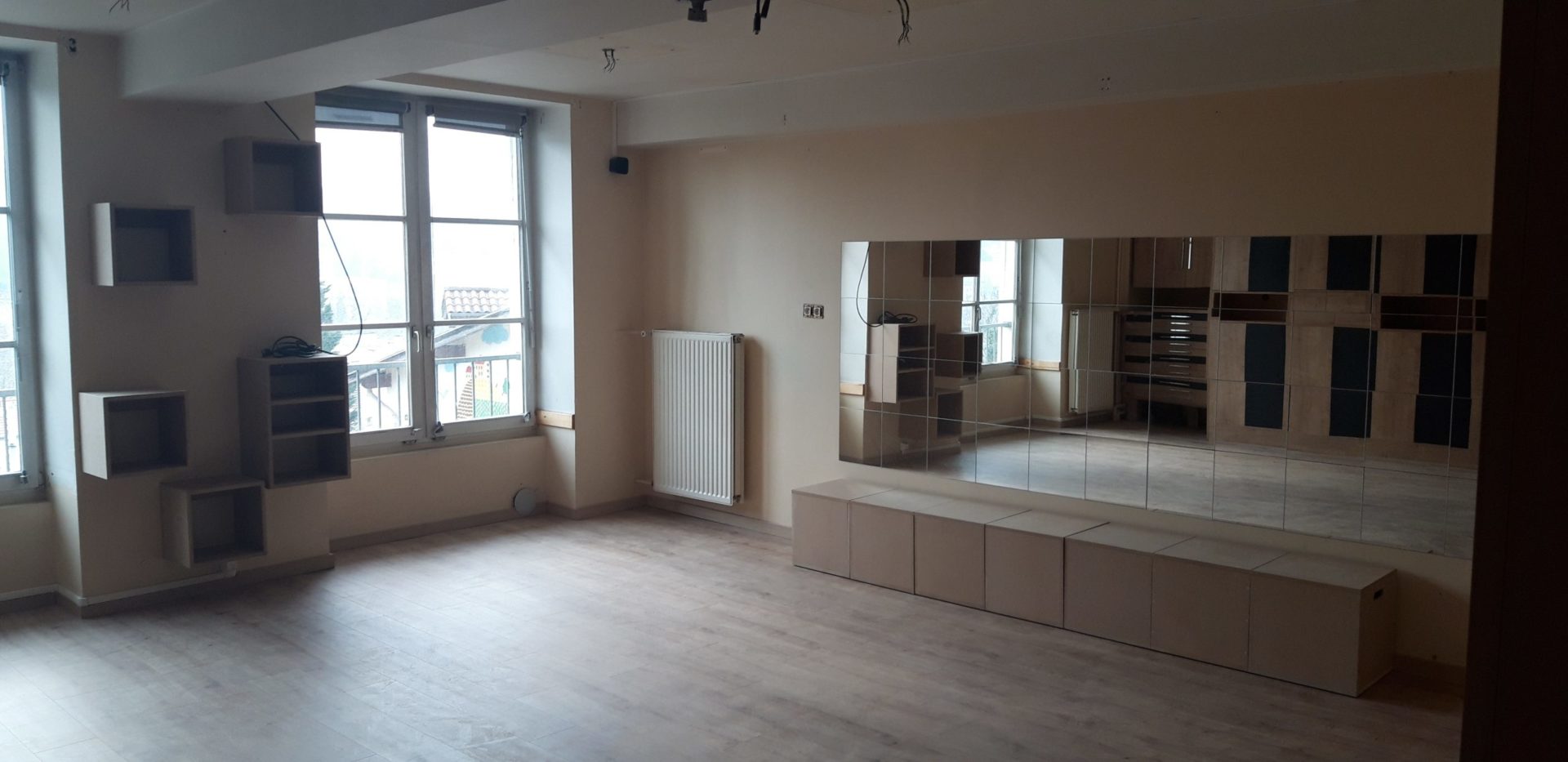 artibois prestation realisation mobilier de bureau et de magasin