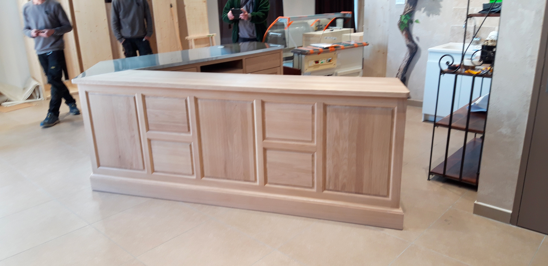 artibois prestation realisation mobilier de bureau et de magasin