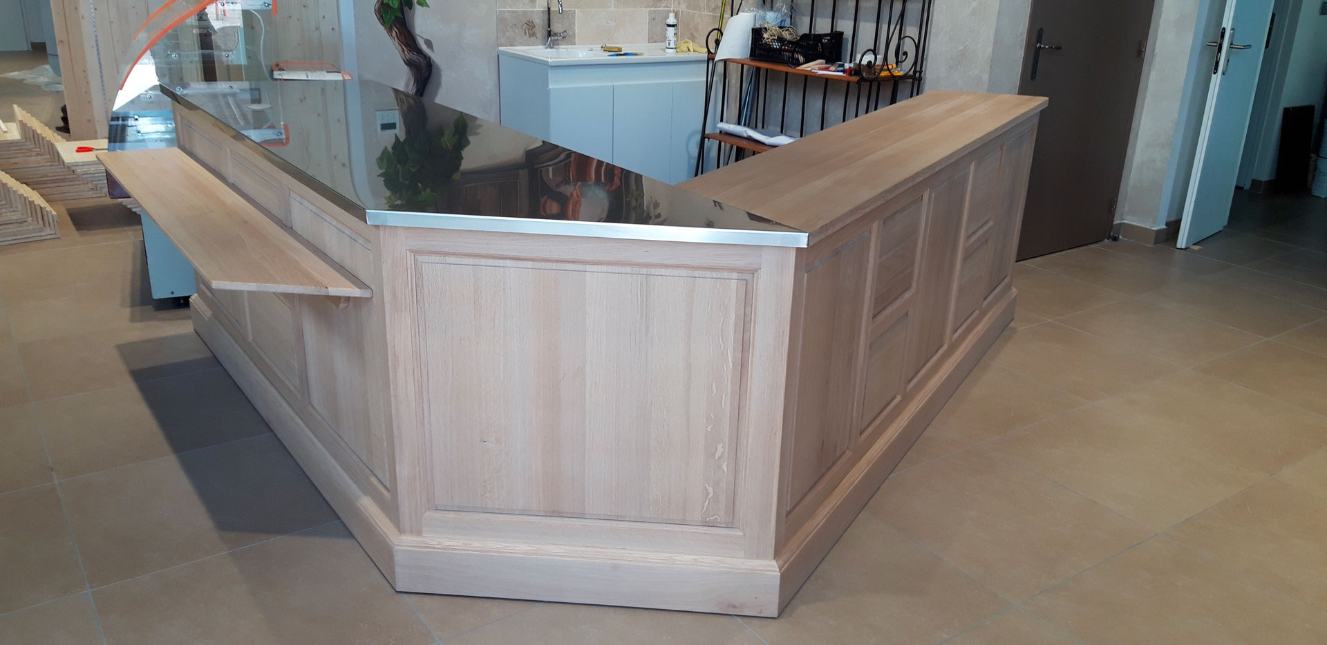 artibois prestation realisation mobilier de bureau et de magasin