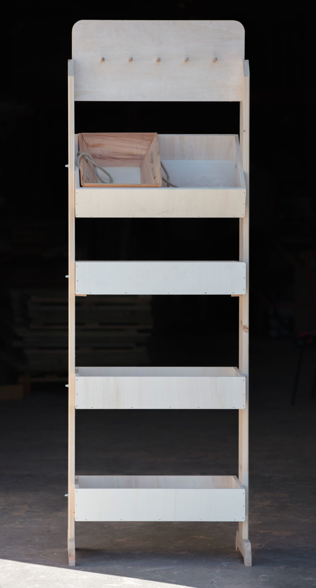 artibois prestation realisation mobilier de bureau et de magasin